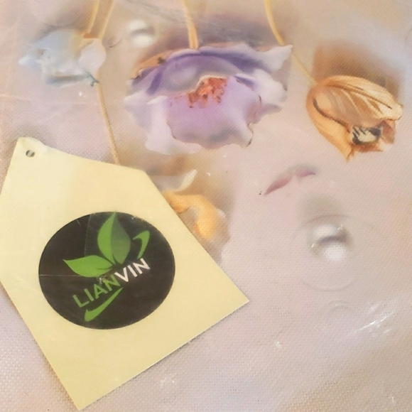 Lianvin 3D Modern Design Beige Floral 13" X 72", Table Runner - Picture 6 of 7